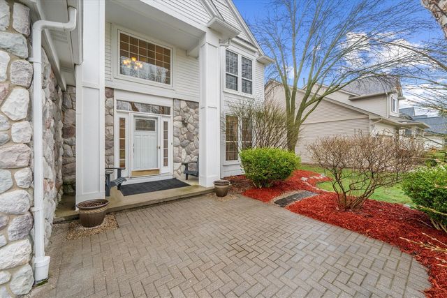 1042 Equestrian Drive, South Lyon, MI 48178