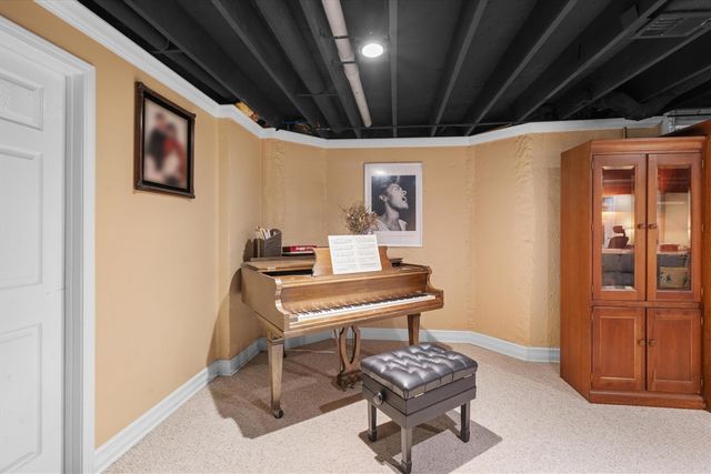 1042 Equestrian Drive, South Lyon, MI 48178