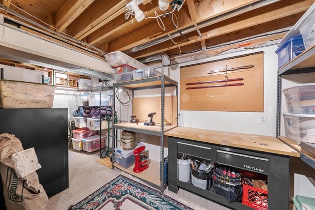 1042 Equestrian Drive, South Lyon, MI 48178