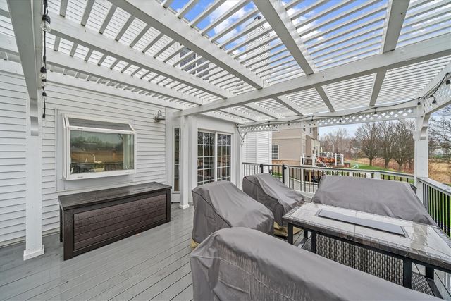 1042 Equestrian Drive, South Lyon, MI 48178