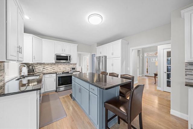 1042 Equestrian Drive, South Lyon, MI 48178