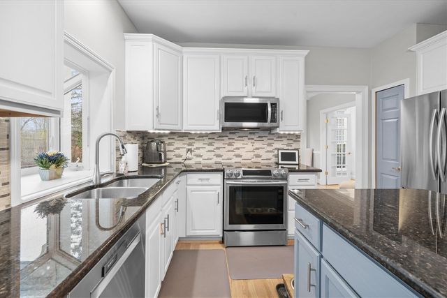 1042 Equestrian Drive, South Lyon, MI 48178