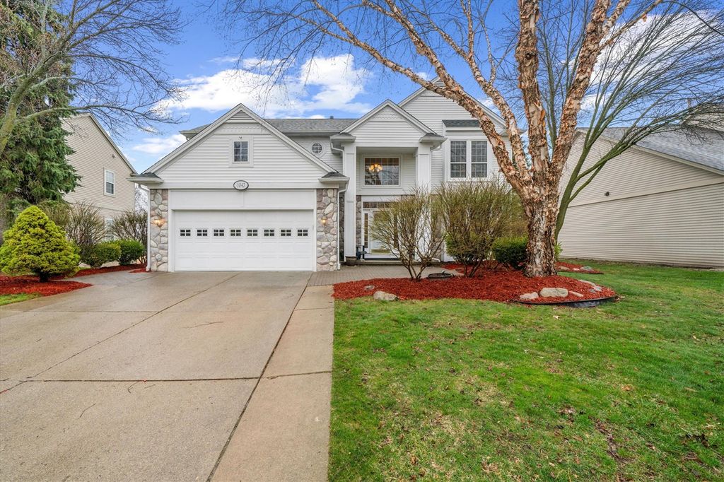 1042 Equestrian Drive, South Lyon, MI 48178
