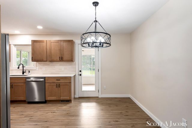 3644 Ivy Drive NE, Grand Rapids, MI 49525