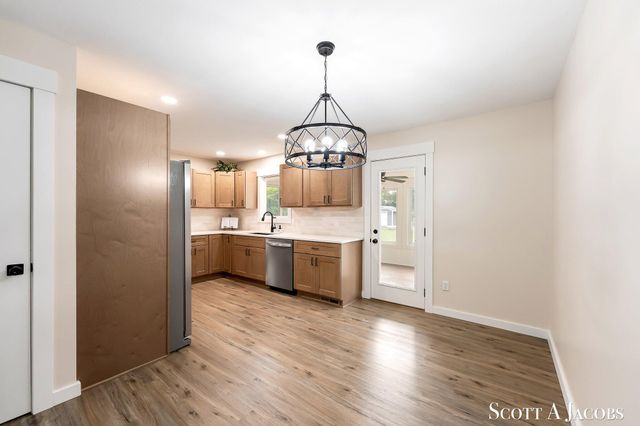 3644 Ivy Drive NE, Grand Rapids, MI 49525