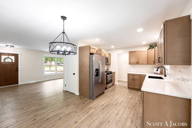 3644 Ivy Drive NE, Grand Rapids, MI 49525
