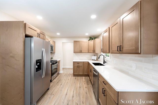 3644 Ivy Drive NE, Grand Rapids, MI 49525