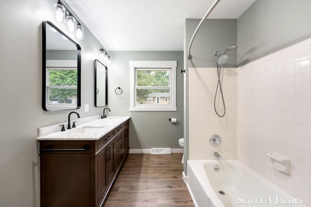 3644 Ivy Drive NE, Grand Rapids, MI 49525