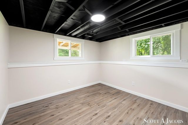 3644 Ivy Drive NE, Grand Rapids, MI 49525