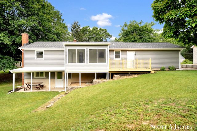 3644 Ivy Drive NE, Grand Rapids, MI 49525