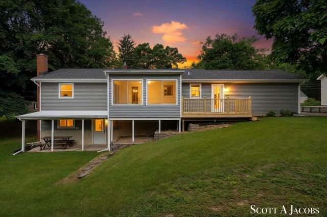 3644 Ivy Drive NE, Grand Rapids, MI 49525
