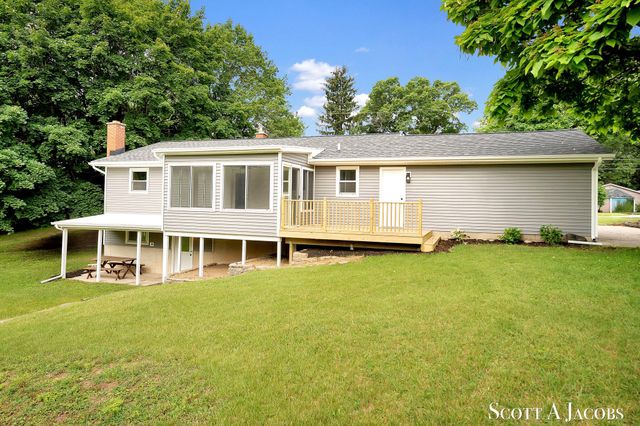 3644 Ivy Drive NE, Grand Rapids, MI 49525