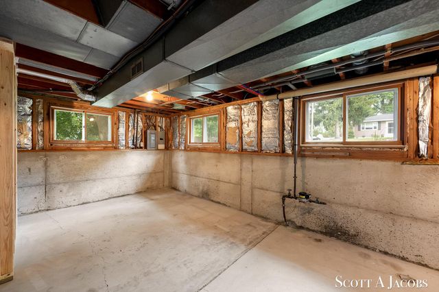 3644 Ivy Drive NE, Grand Rapids, MI 49525