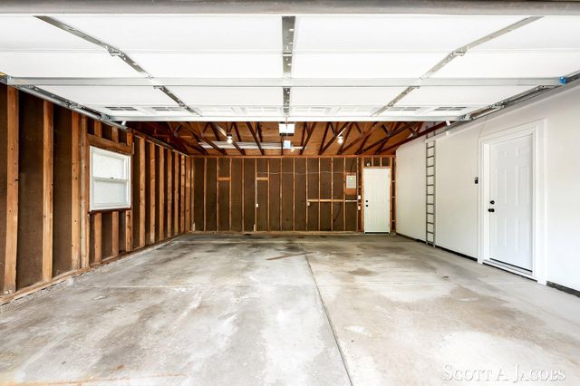 3644 Ivy Drive NE, Grand Rapids, MI 49525