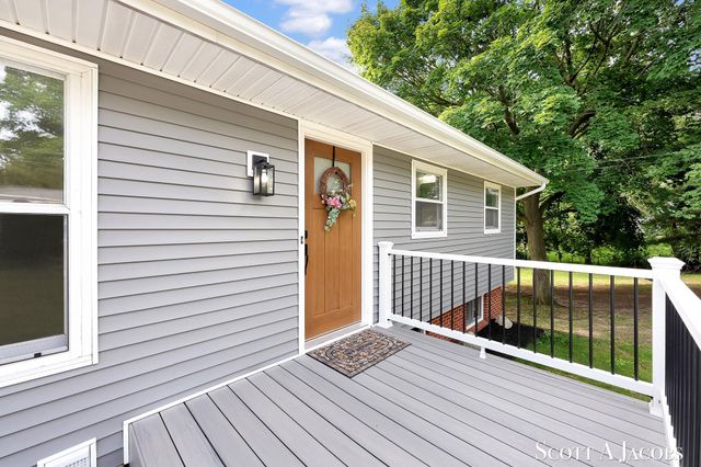 3644 Ivy Drive NE, Grand Rapids, MI 49525