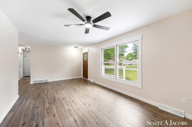 3644 Ivy Drive NE, Grand Rapids, MI 49525