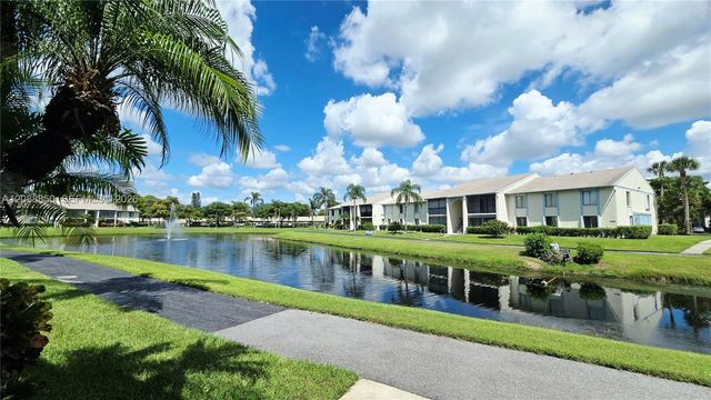 1117 Green Pine Boulevard G1, West Palm Beach, FL 33409