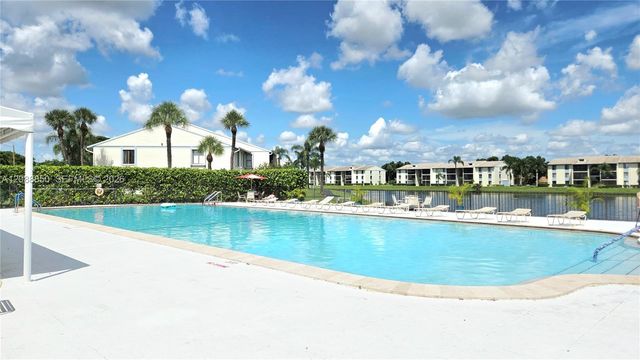 1117 Green Pine Boulevard G1, West Palm Beach, FL 33409