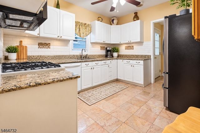 22 Ashwood Ter, West Orange Twp., NJ 07052