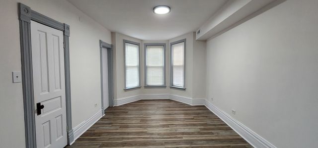 3520 S Winchester Avenue 2F, Chicago, IL 60609