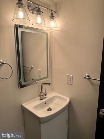 4252 DIX ST NE, Washington, DC 20019