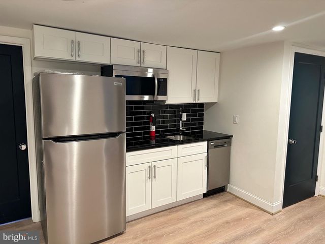 4252 DIX ST NE, Washington, DC 20019