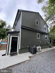4252 DIX ST NE, Washington, DC 20019