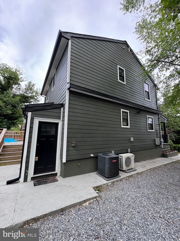 4252 DIX ST NE, Washington, DC 20019