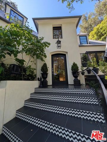 943 Moraga Drive, Los Angeles, CA 90049