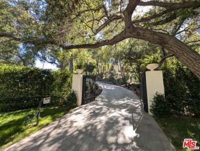 943 Moraga Drive, Los Angeles, CA 90049