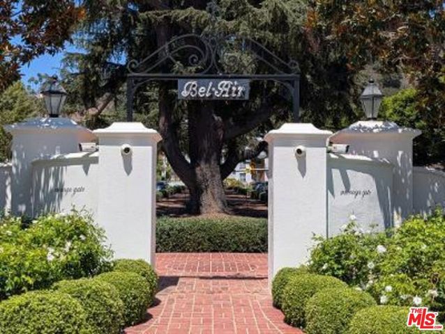 943 Moraga Drive, Los Angeles, CA 90049