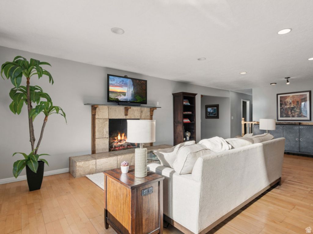 Image 2 of property listing at 2718 E COMMONWEALTH AVE, Salt Lake City, UT 84109