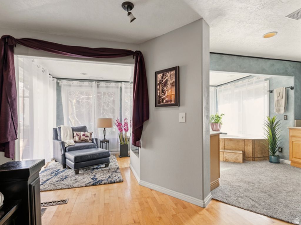 Image 14 of property listing at 2718 E COMMONWEALTH AVE, Salt Lake City, UT 84109