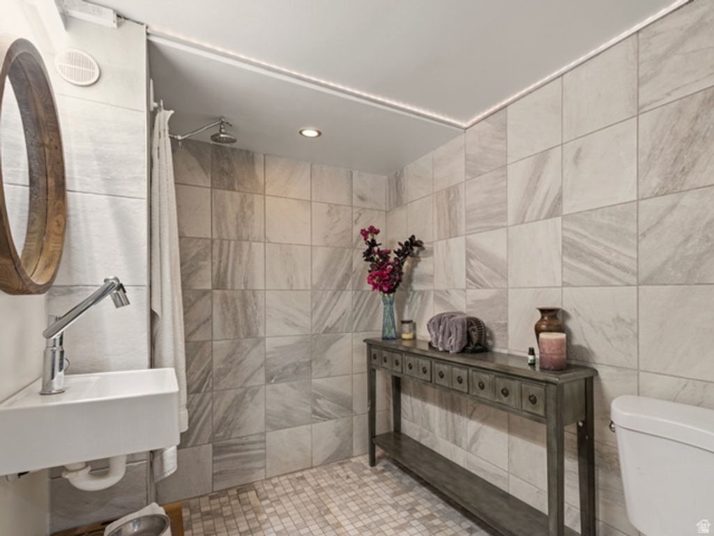 Image 20 of property listing at 2718 E COMMONWEALTH AVE, Salt Lake City, UT 84109