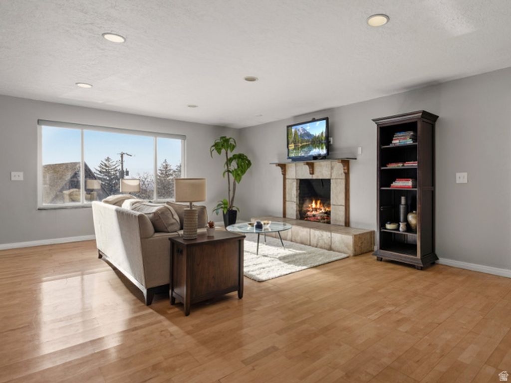 Image 3 of property listing at 2718 E COMMONWEALTH AVE, Salt Lake City, UT 84109
