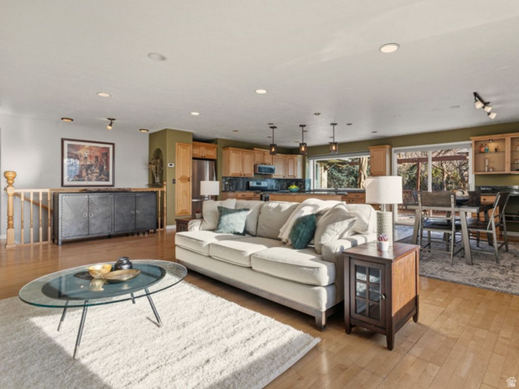 Image 5 of property listing at 2718 E COMMONWEALTH AVE, Salt Lake City, UT 84109