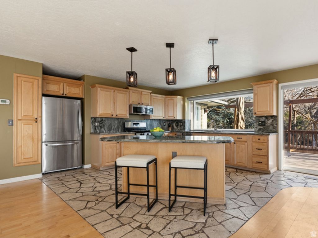 Image 6 of property listing at 2718 E COMMONWEALTH AVE, Salt Lake City, UT 84109