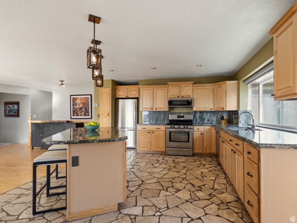 Image 8 of property listing at 2718 E COMMONWEALTH AVE, Salt Lake City, UT 84109