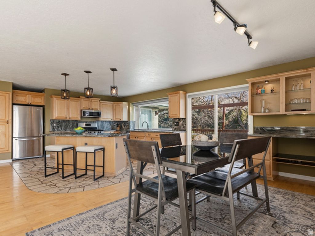 Image 9 of property listing at 2718 E COMMONWEALTH AVE, Salt Lake City, UT 84109