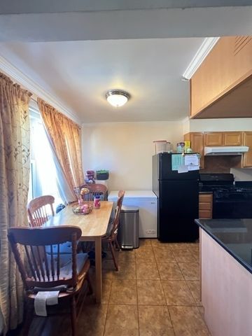 5335 N California Avenue 304, Chicago, IL 60625