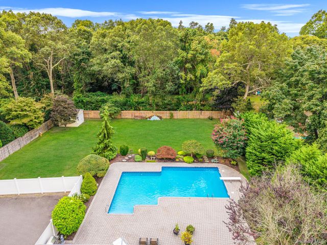 222 Jamaica Avenue, Medford, NY 11763