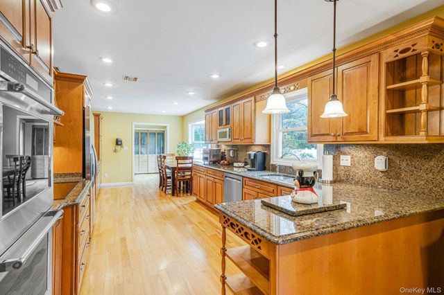 222 Jamaica Avenue, Medford, NY 11763