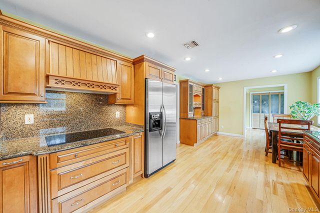 222 Jamaica Avenue, Medford, NY 11763