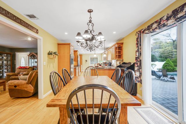 222 Jamaica Avenue, Medford, NY 11763