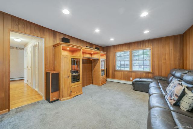 222 Jamaica Avenue, Medford, NY 11763