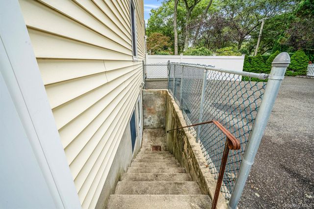 222 Jamaica Avenue, Medford, NY 11763