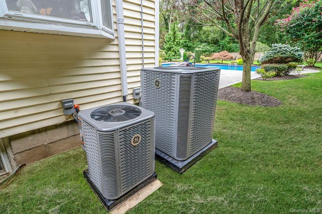 222 Jamaica Avenue, Medford, NY 11763