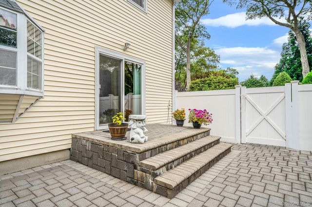 222 Jamaica Avenue, Medford, NY 11763