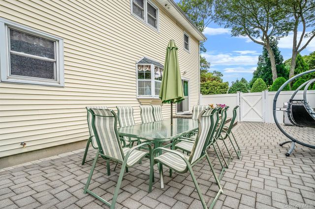 222 Jamaica Avenue, Medford, NY 11763