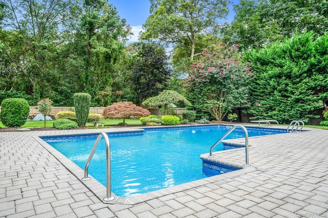 222 Jamaica Avenue, Medford, NY 11763